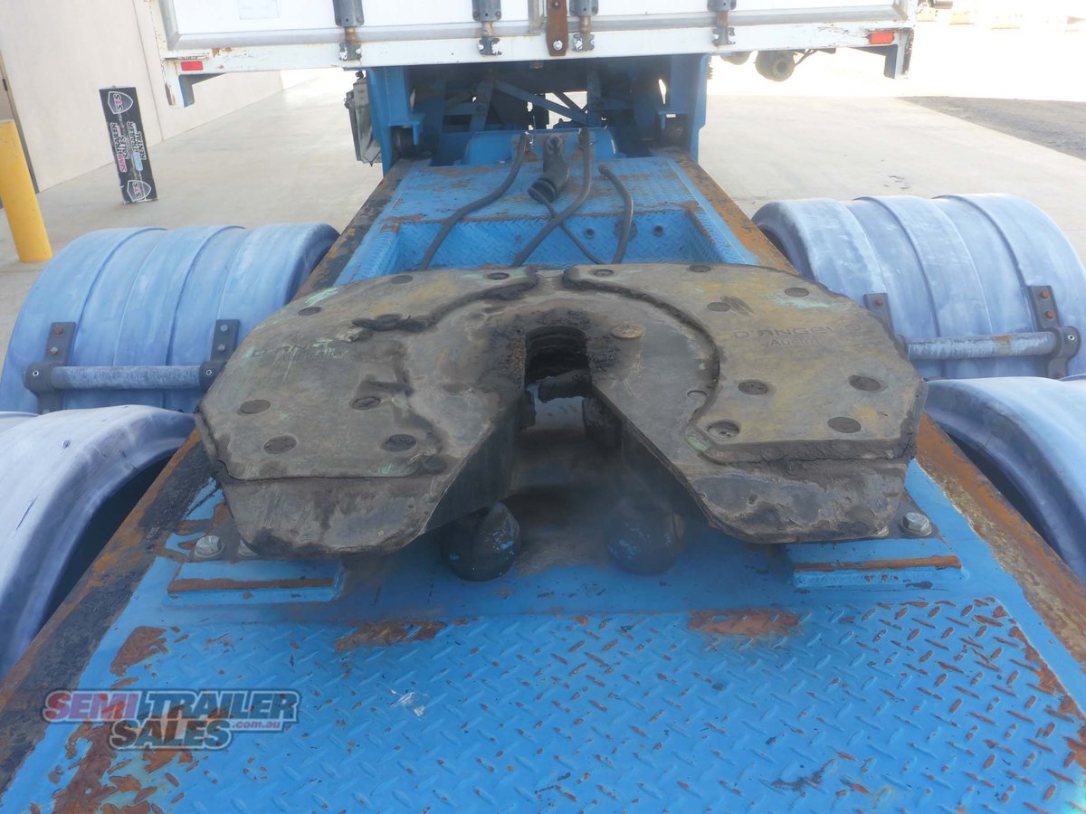 SOUTHERN CROSS CURTAINSIDER TRAILER