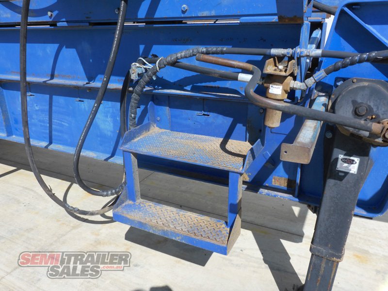 CUSTOM TRAILER