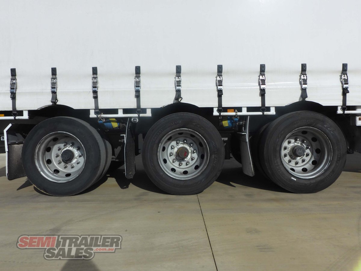 BARKER CURTAINSIDER TRAILER