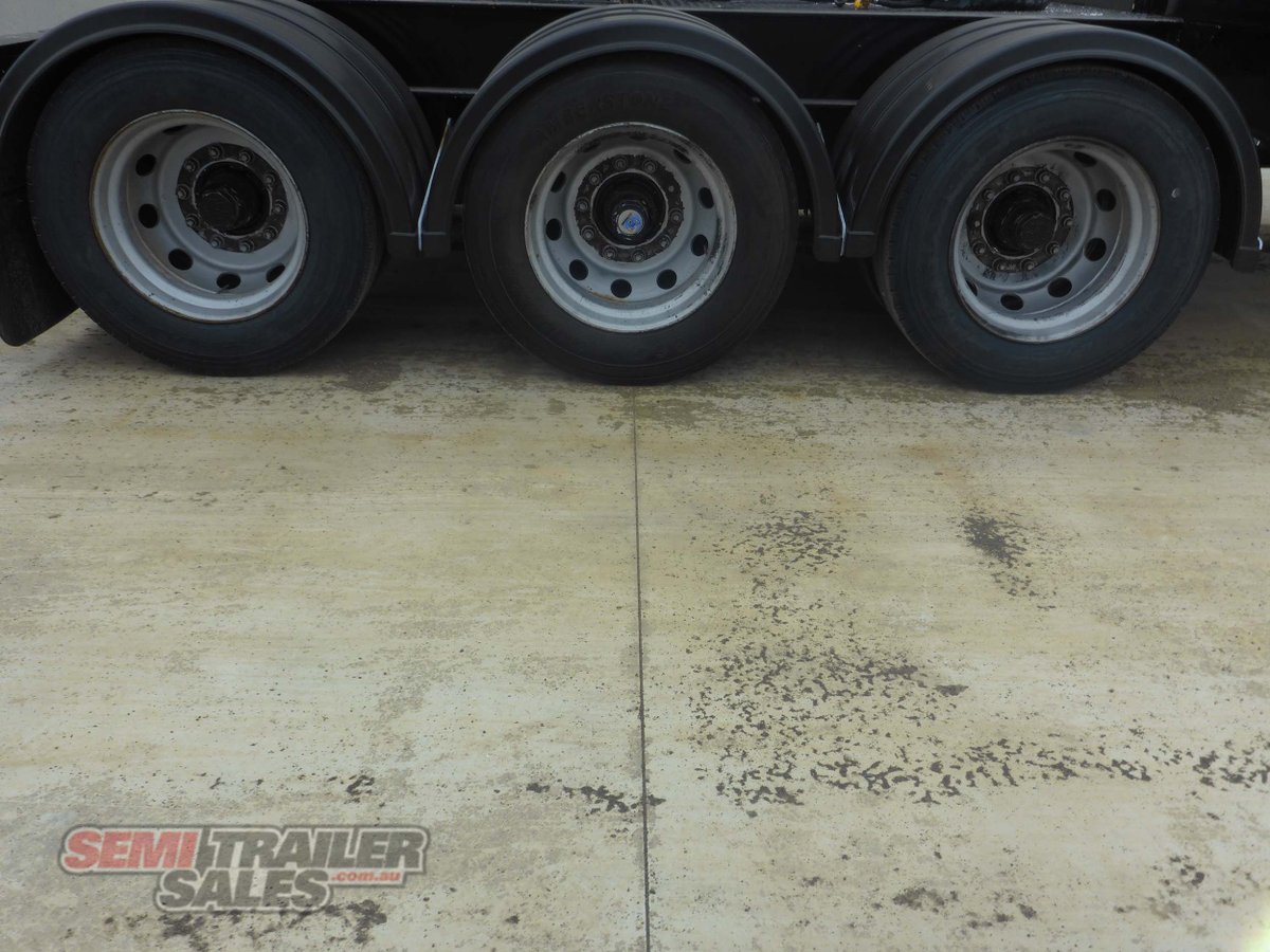 MAXITRANS DROP DECK TRAILER