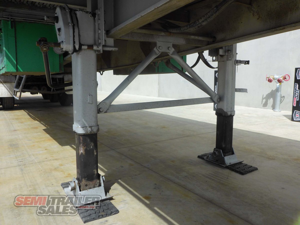 KRUEGER FLAT TOP TRAILER