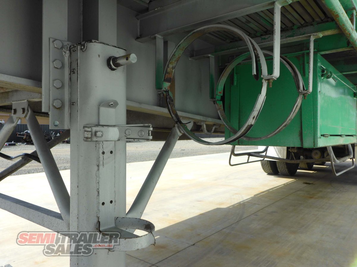 KRUEGER FLAT TOP TRAILER
