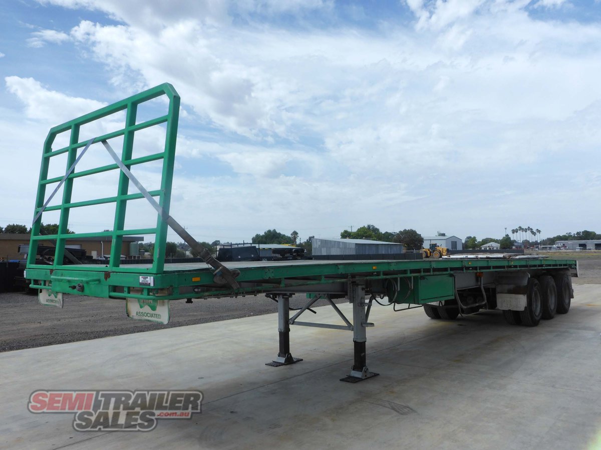 KRUEGER FLAT TOP TRAILER