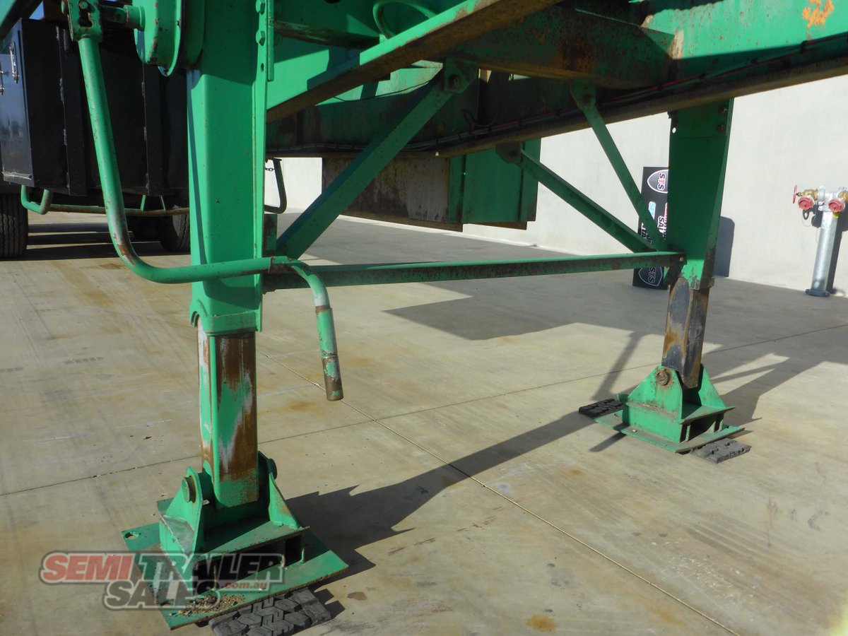 KRUEGER FLAT TOP TRAILER