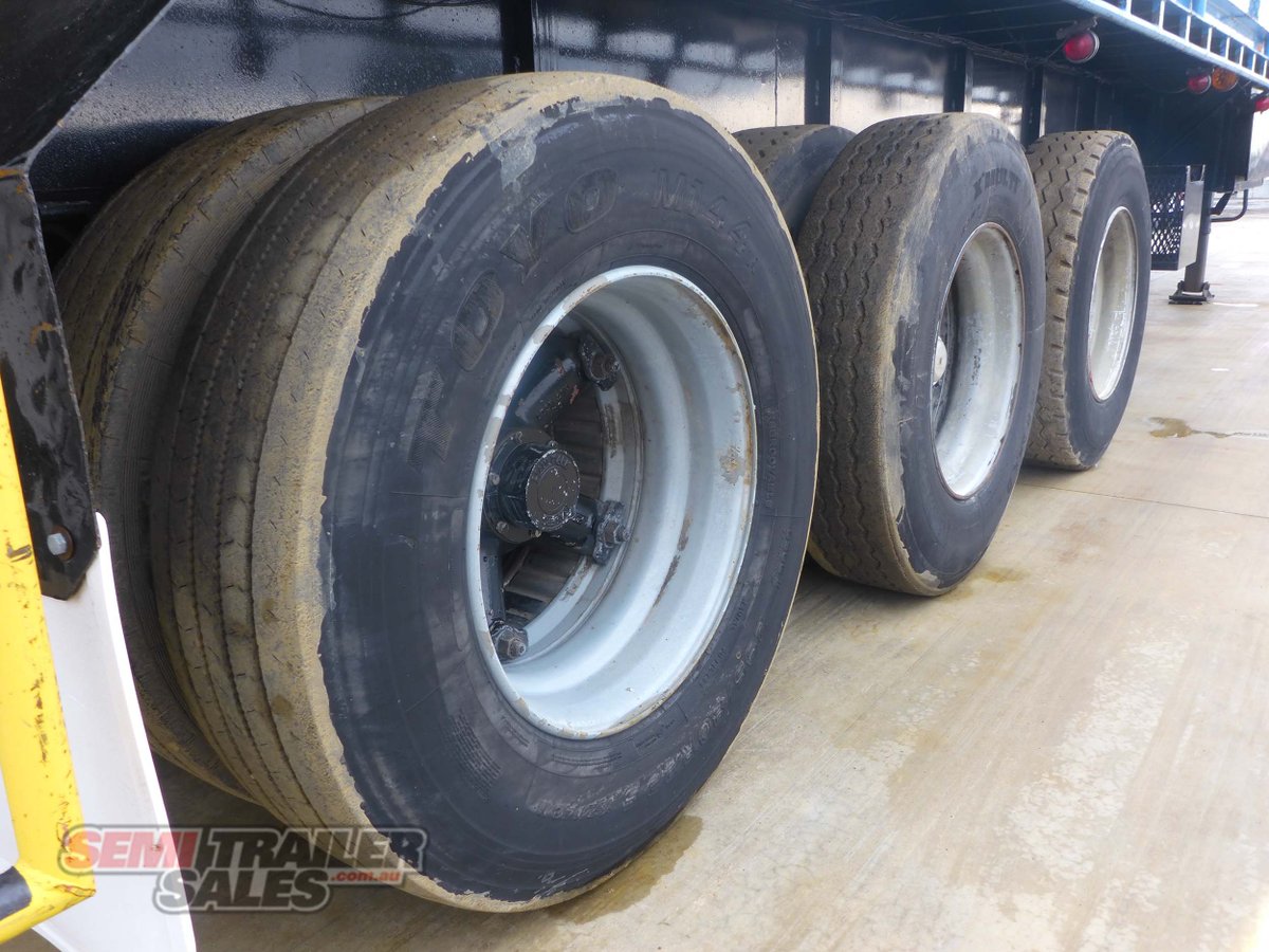 HAULMARK FLAT TOP TRAILER