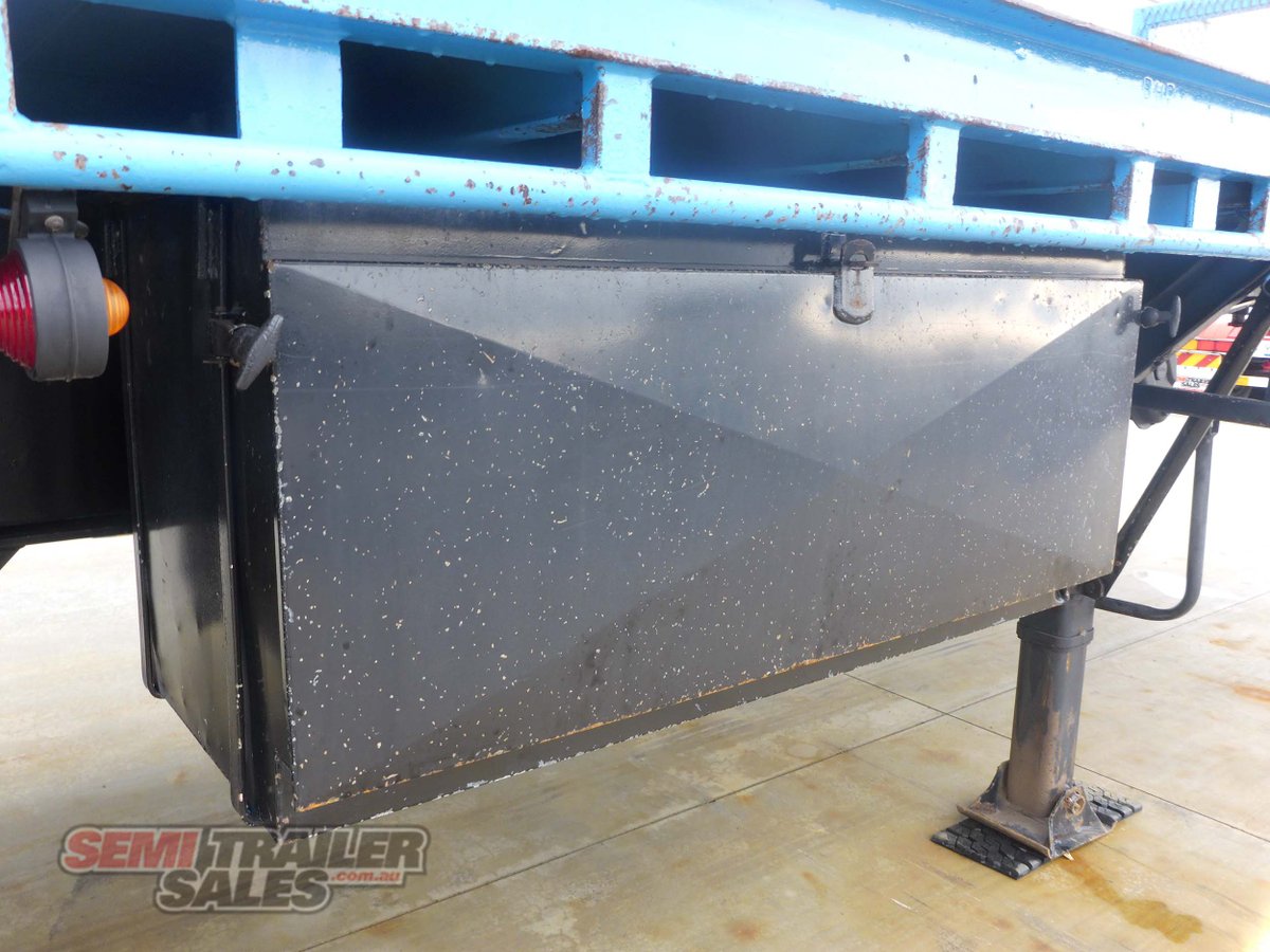 HAULMARK FLAT TOP TRAILER