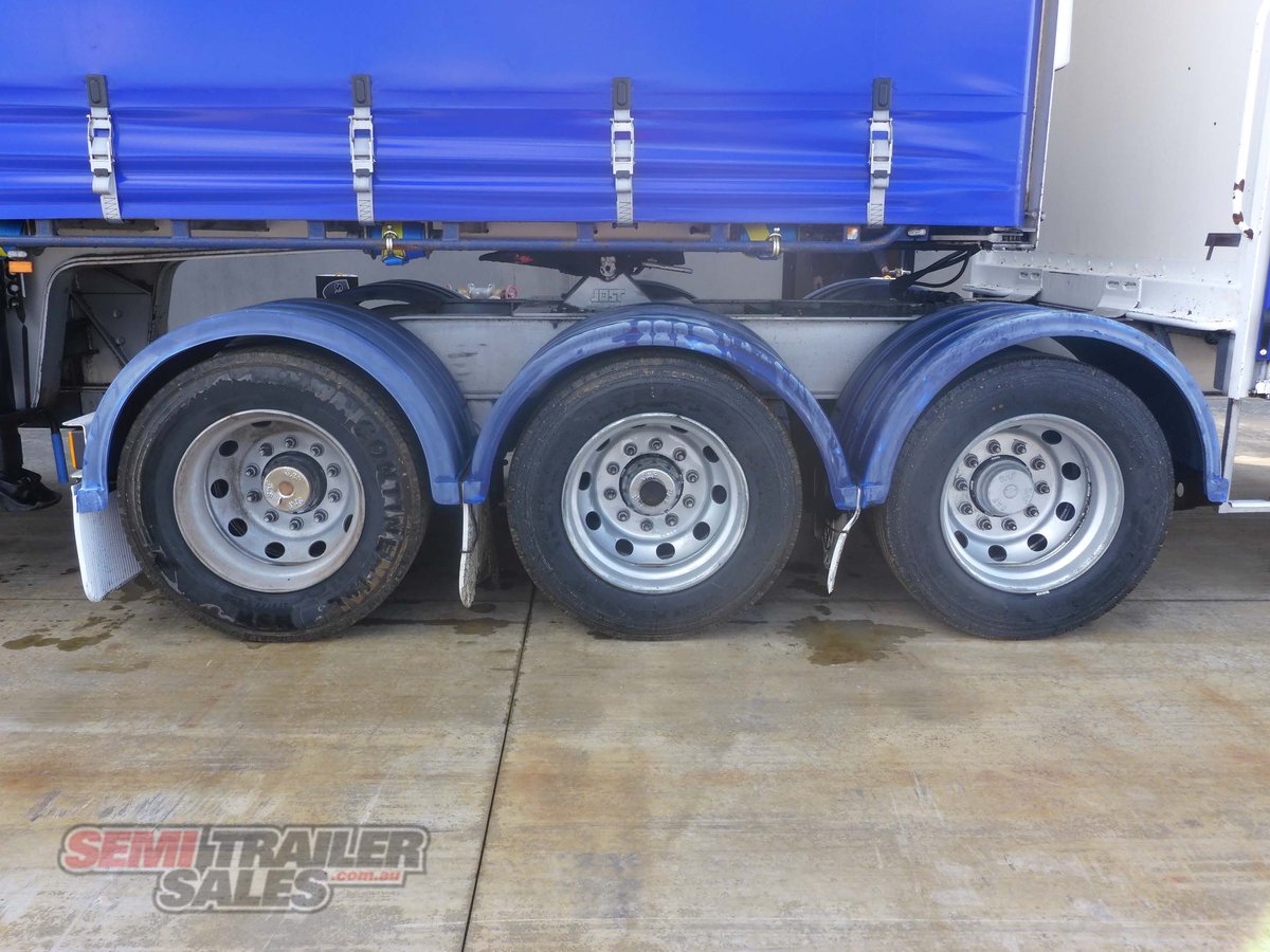 VAWDREY CURTAINSIDER TRAILER