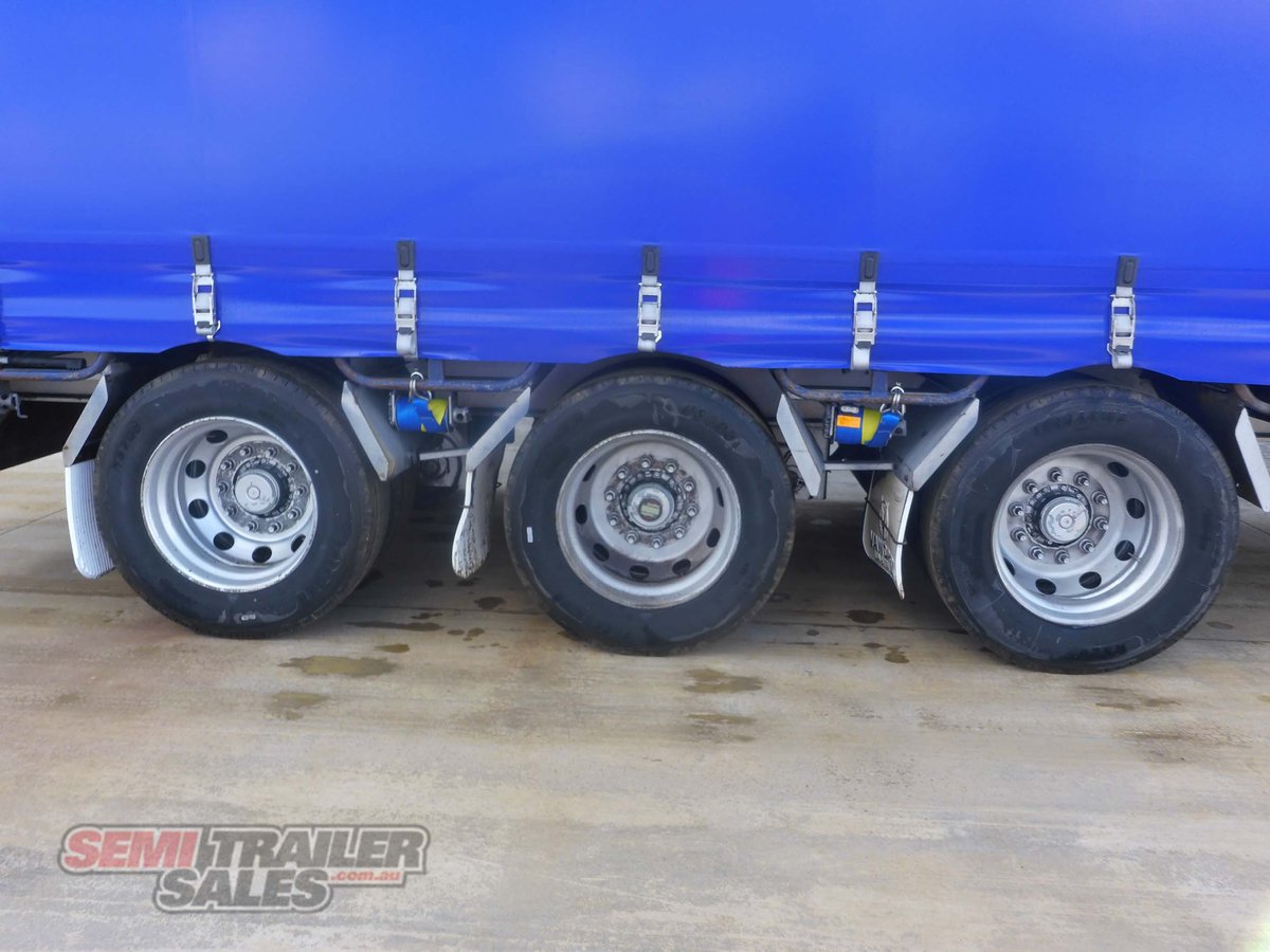 VAWDREY CURTAINSIDER TRAILER