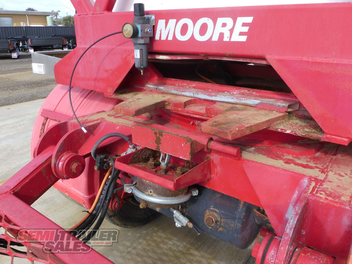 MOORE TANKER TRAILER