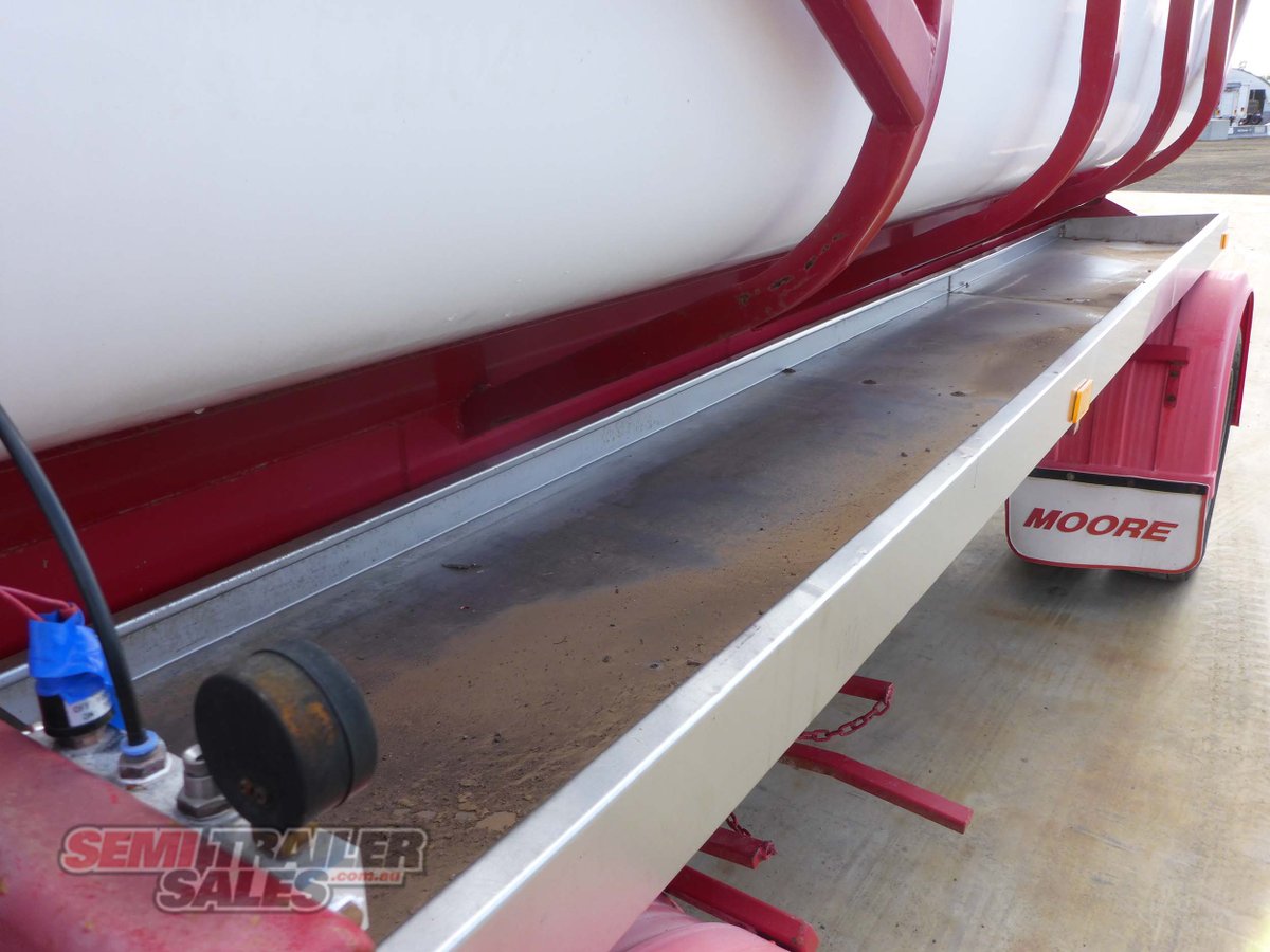 MOORE TANKER TRAILER