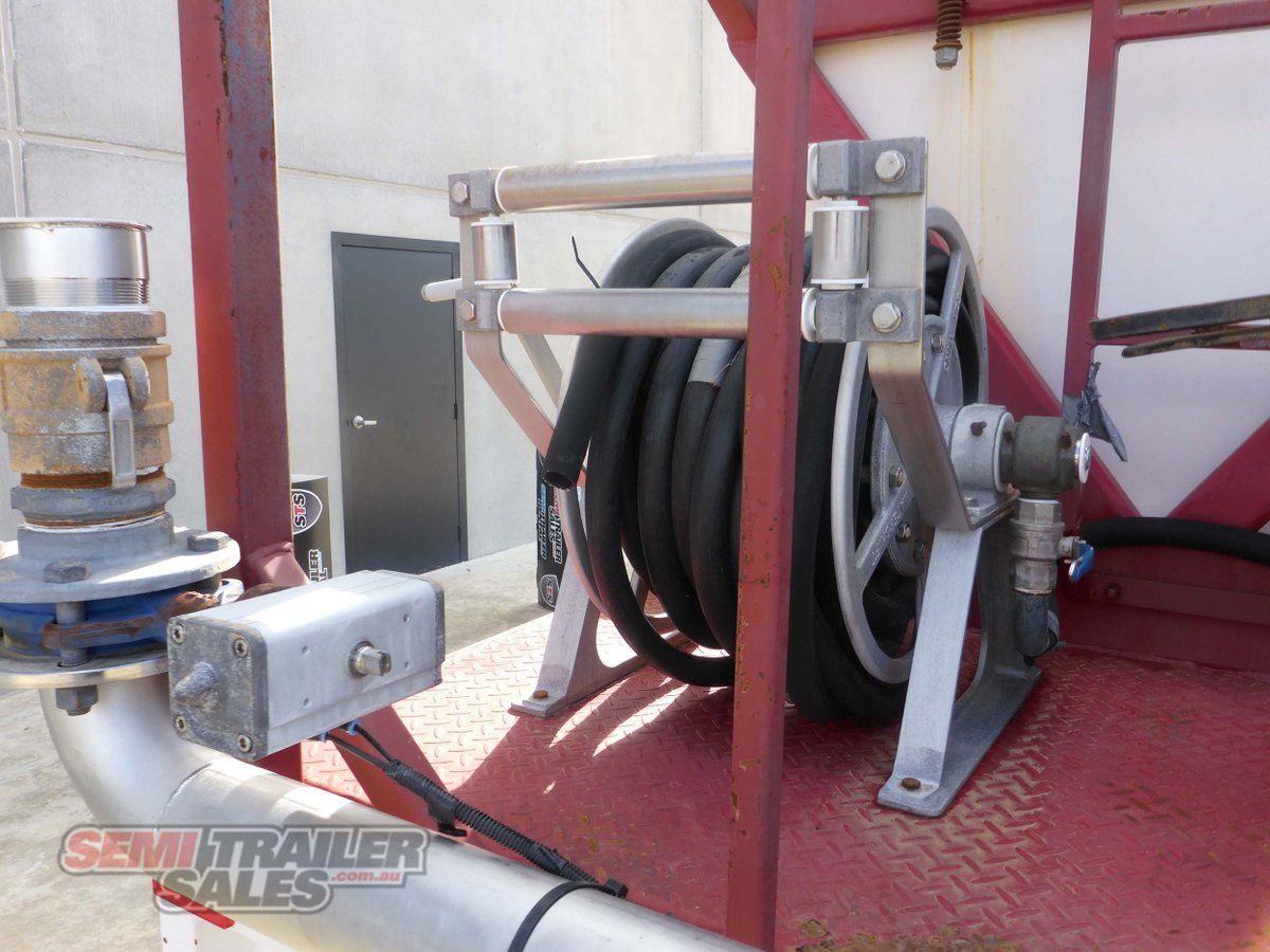 MOORE TANKER TRAILER