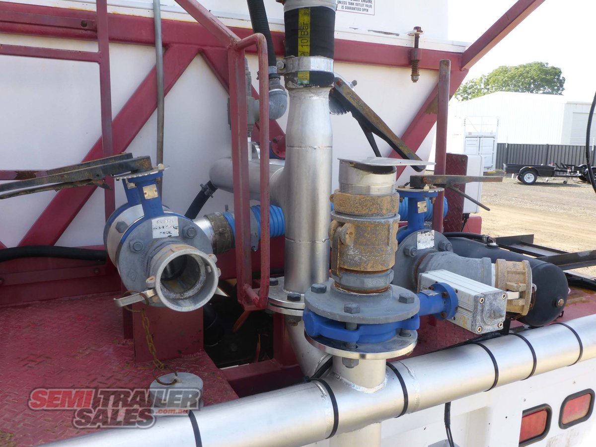 MOORE TANKER TRAILER