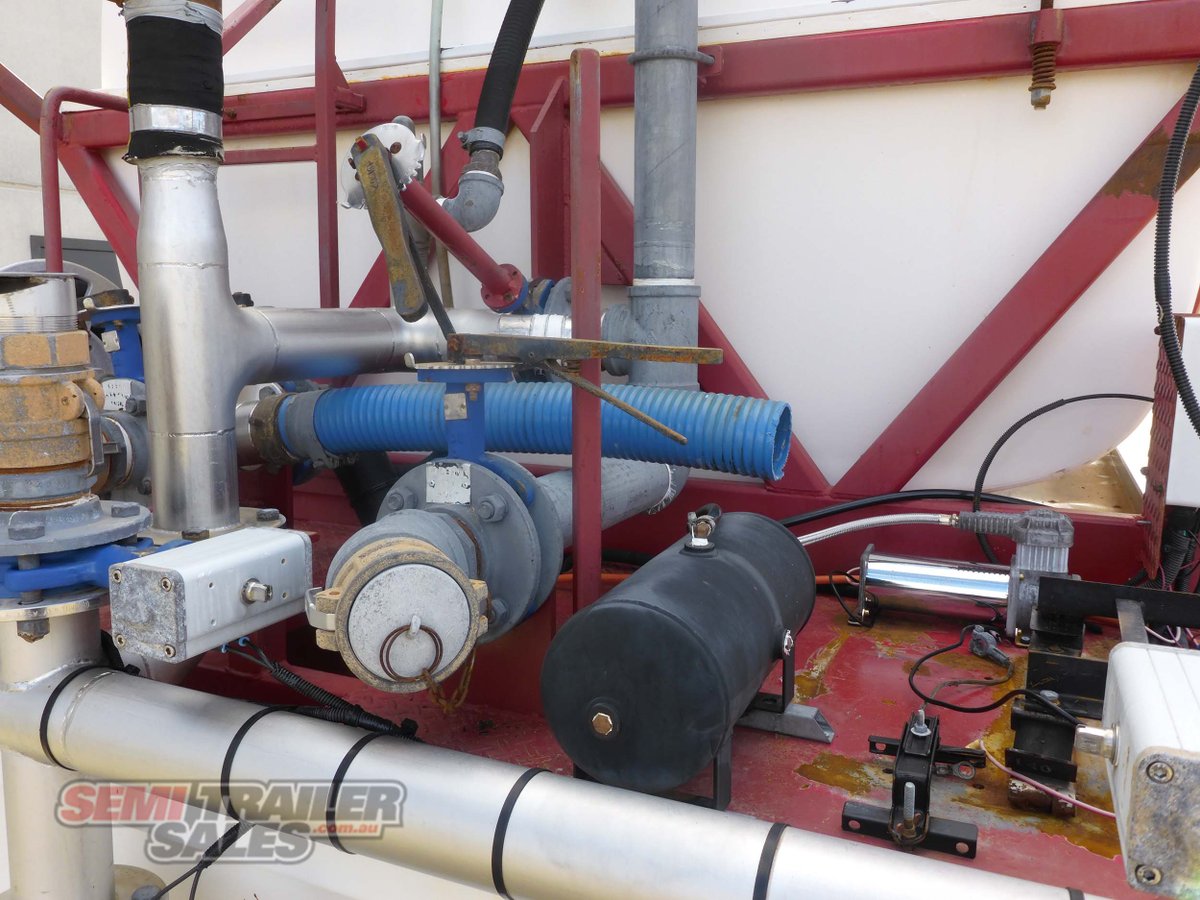 MOORE TANKER TRAILER