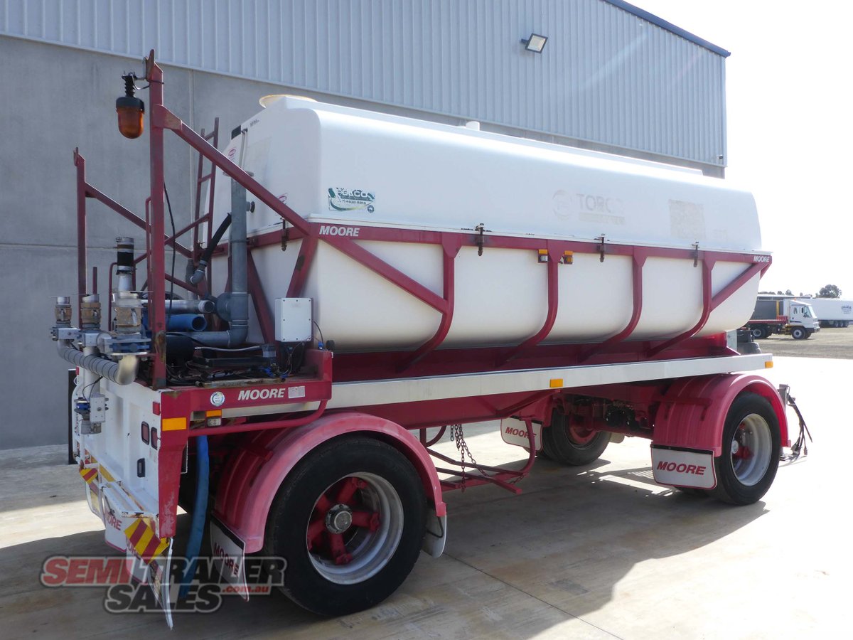 MOORE TANKER TRAILER
