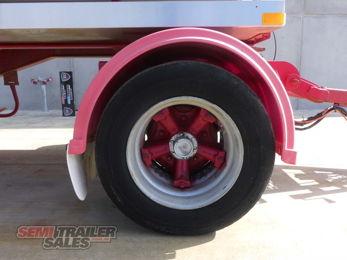 MOORE TANKER TRAILER