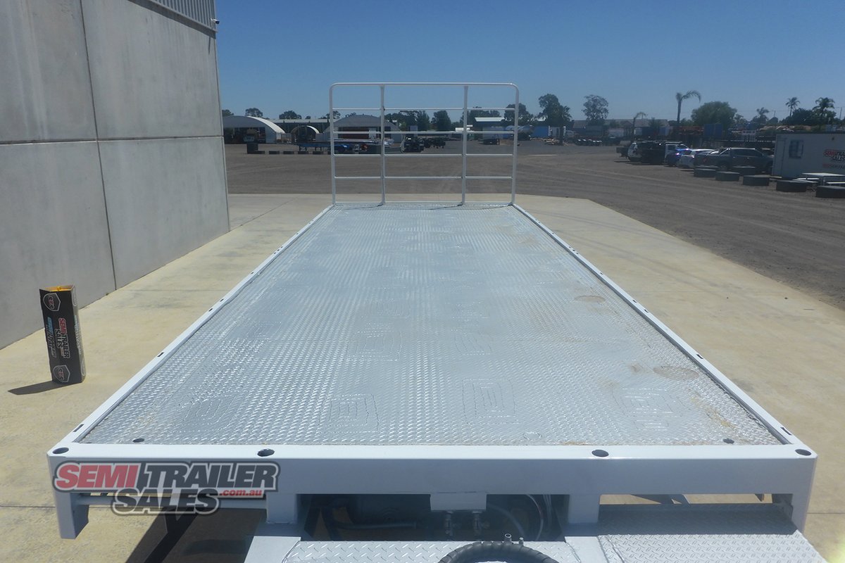 KRUEGER FLAT TOP TRAILER