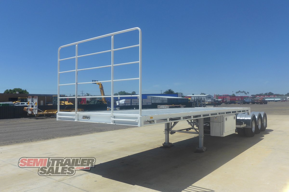 KRUEGER FLAT TOP TRAILER