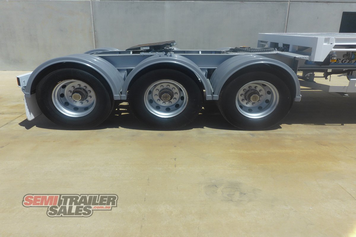 KRUEGER FLAT TOP TRAILER