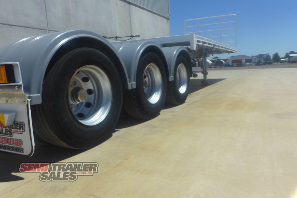 KRUEGER FLAT TOP TRAILER