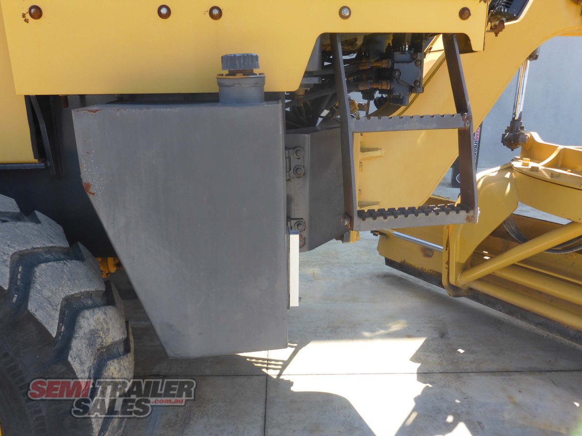 2004 MOUNTAIN RAISE PY100 ROAD GRADER