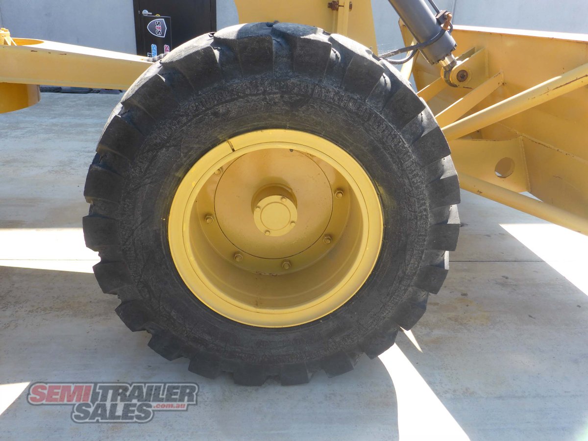 2004 MOUNTAIN RAISE PY100 ROAD GRADER