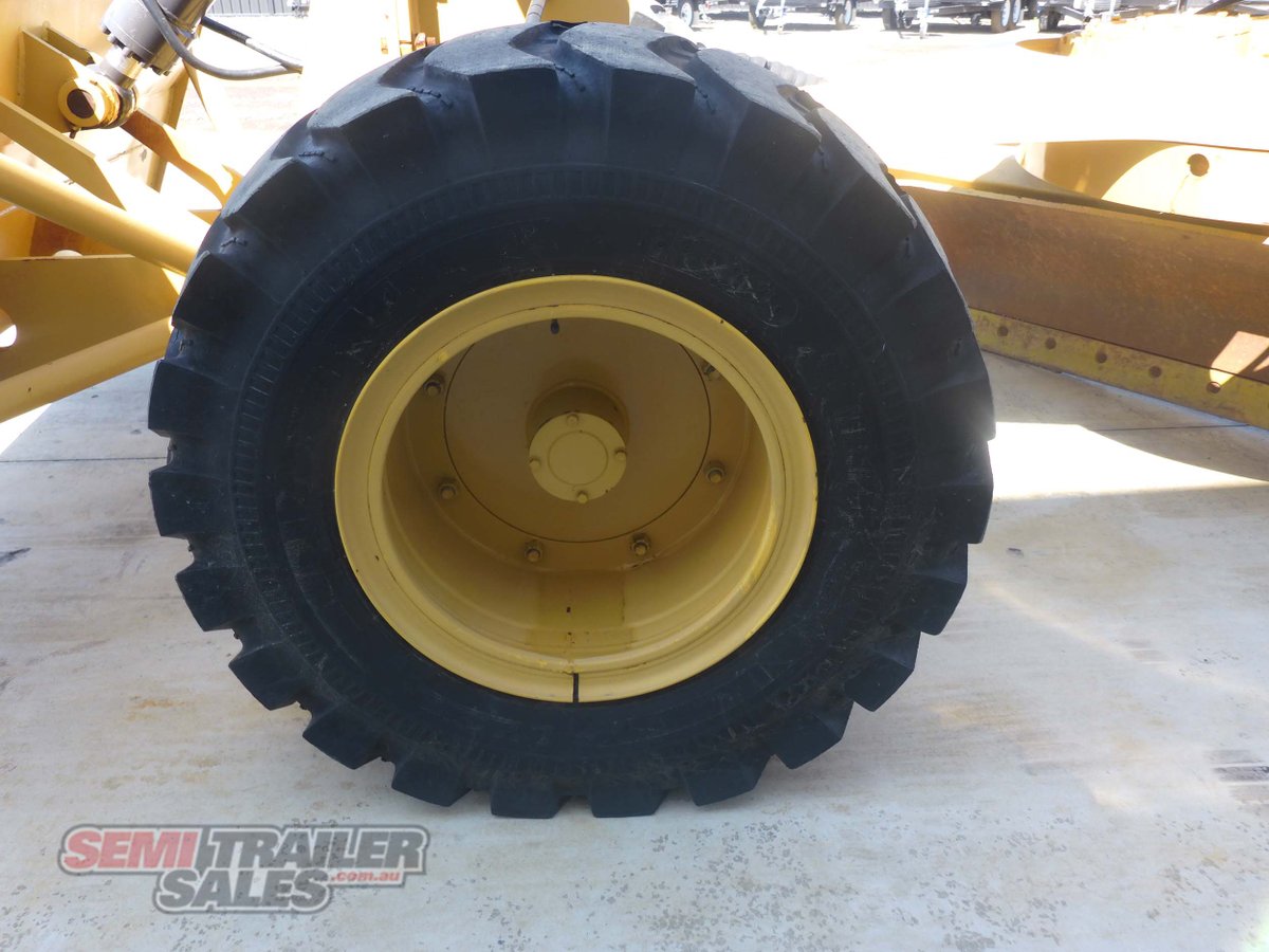 2004 MOUNTAIN RAISE PY100 ROAD GRADER