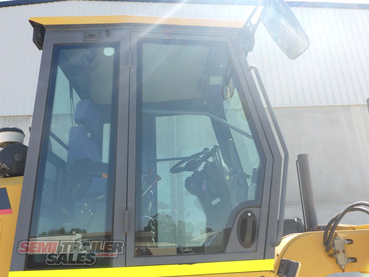 2004 MOUNTAIN RAISE PY100 ROAD GRADER