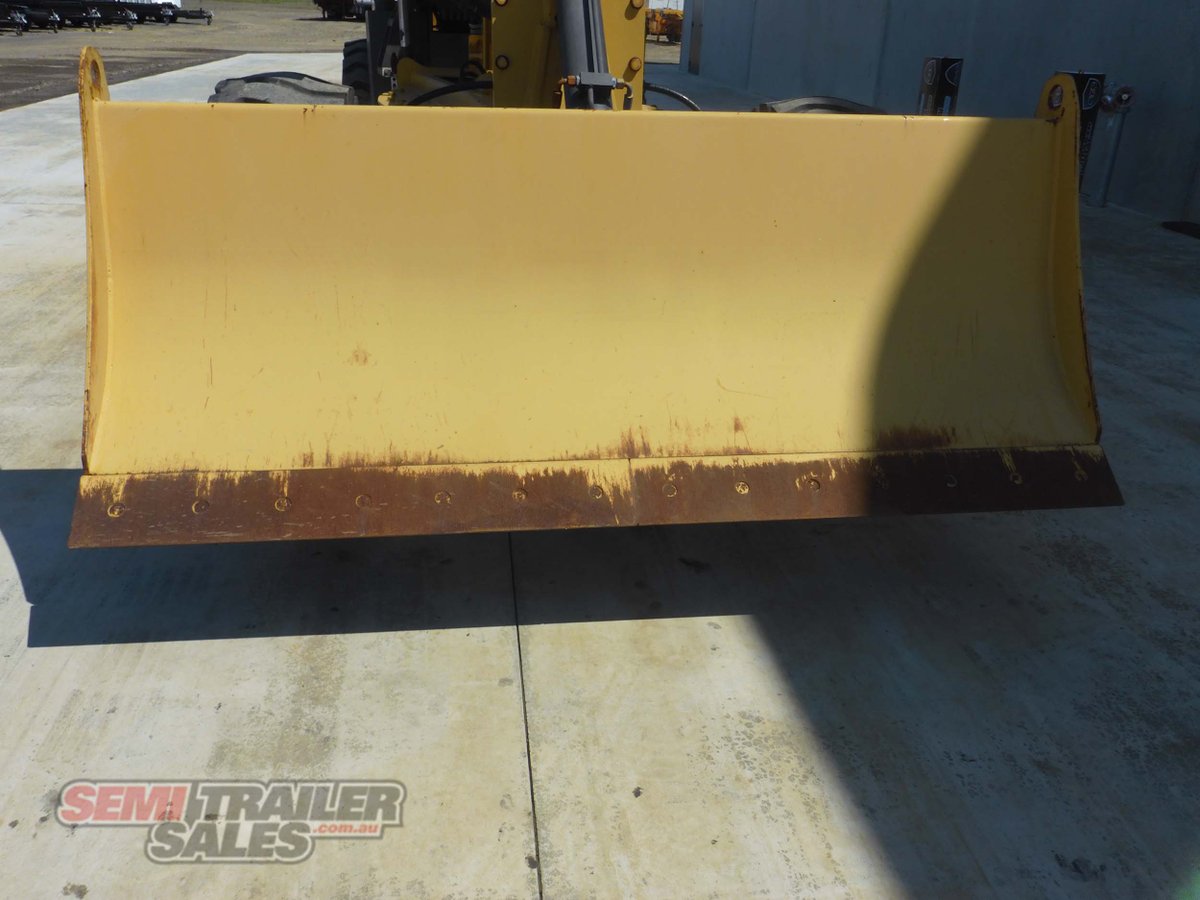 2004 MOUNTAIN RAISE PY100 ROAD GRADER