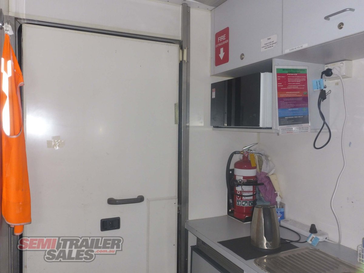 2005 SVM MOBILE LIBRARY TRAILER