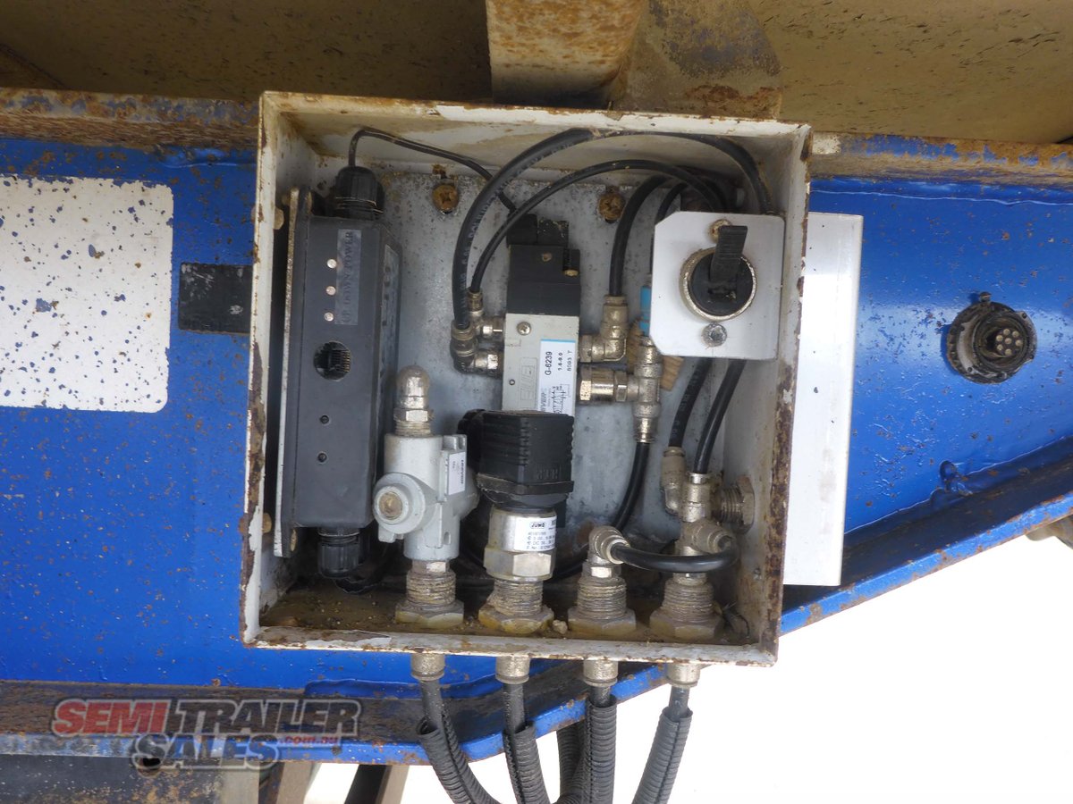BARKER PANTECH TRAILER
