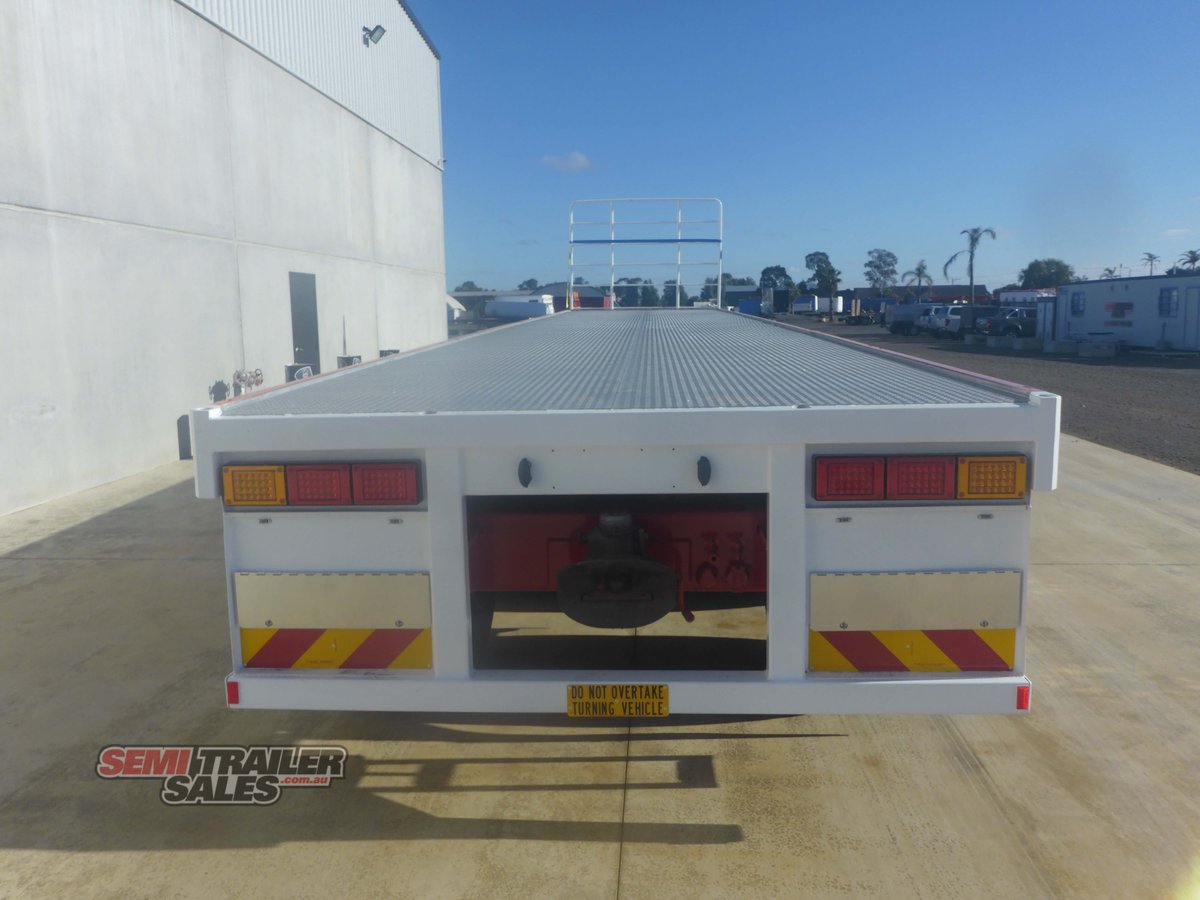 KRUEGER FLAT TOP TRAILER