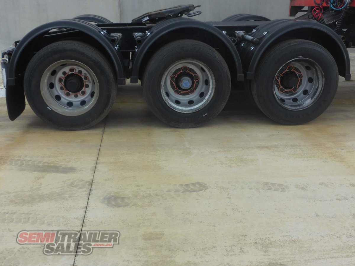 BARKER CURTAINSIDER TRAILER