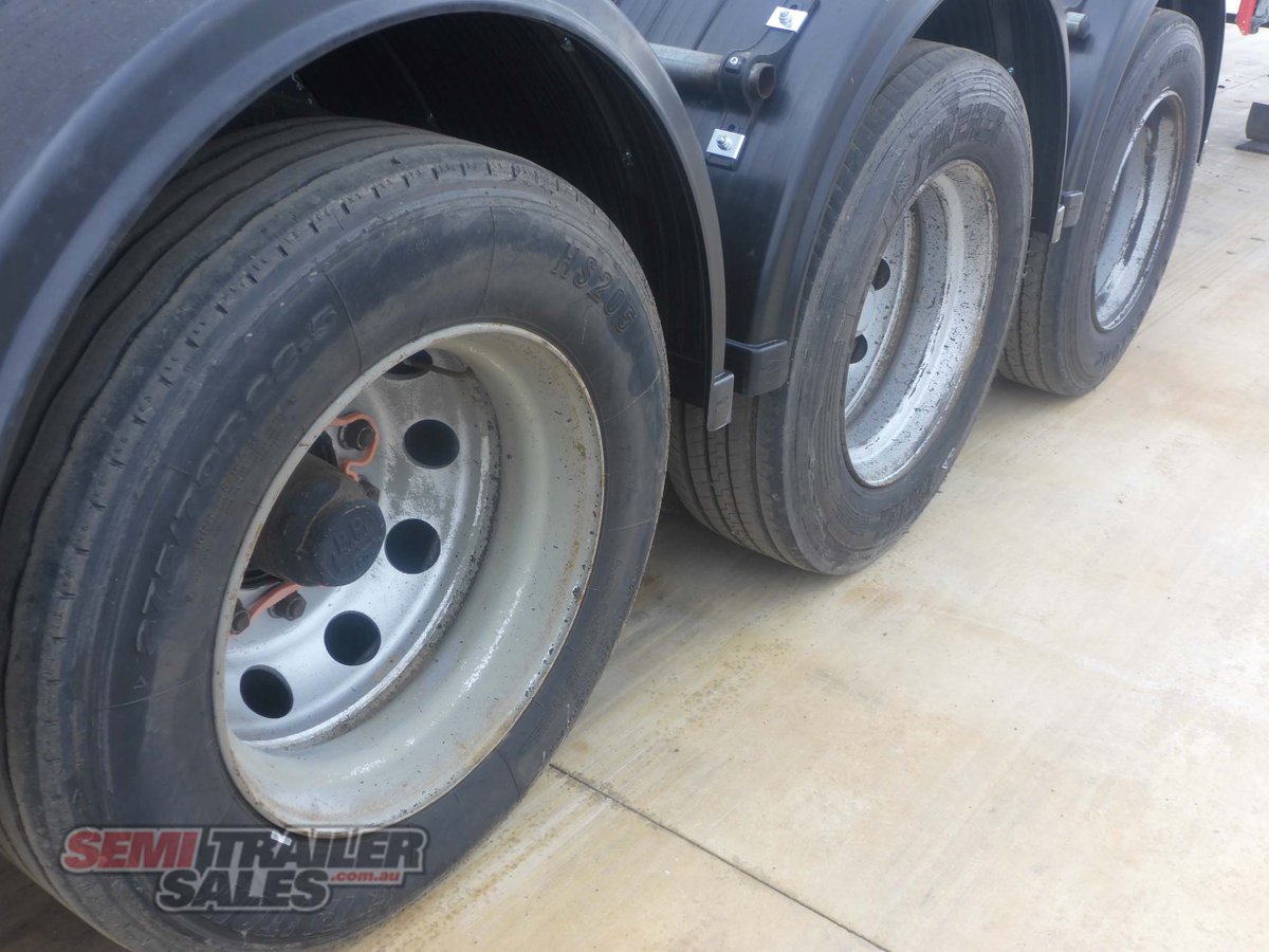 BARKER CURTAINSIDER TRAILER