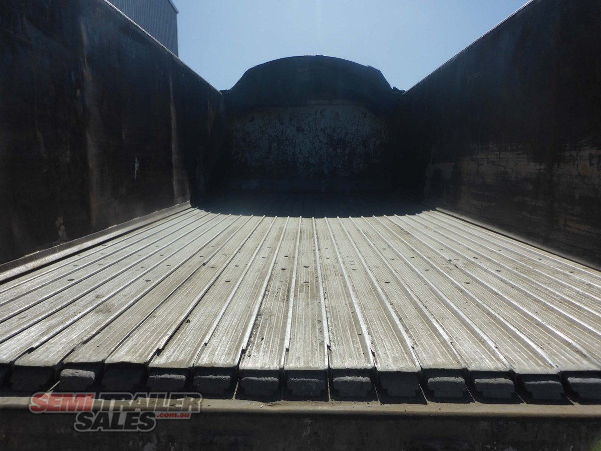 BOOMER WALKING FLOOR TRAILER