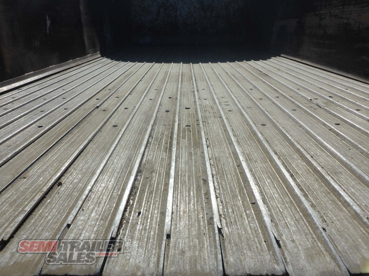 BOOMER WALKING FLOOR TRAILER