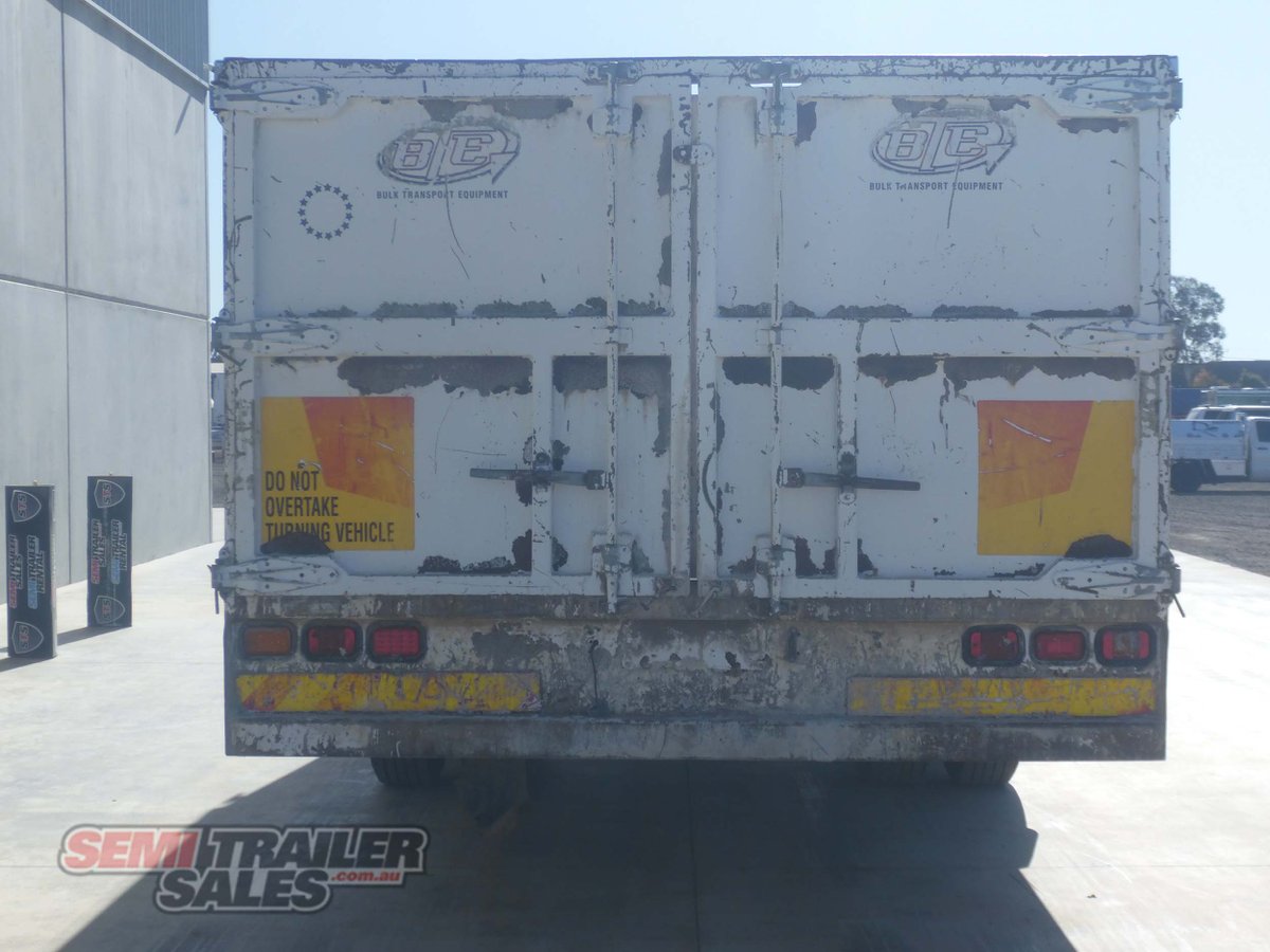 BOOMER WALKING FLOOR TRAILER