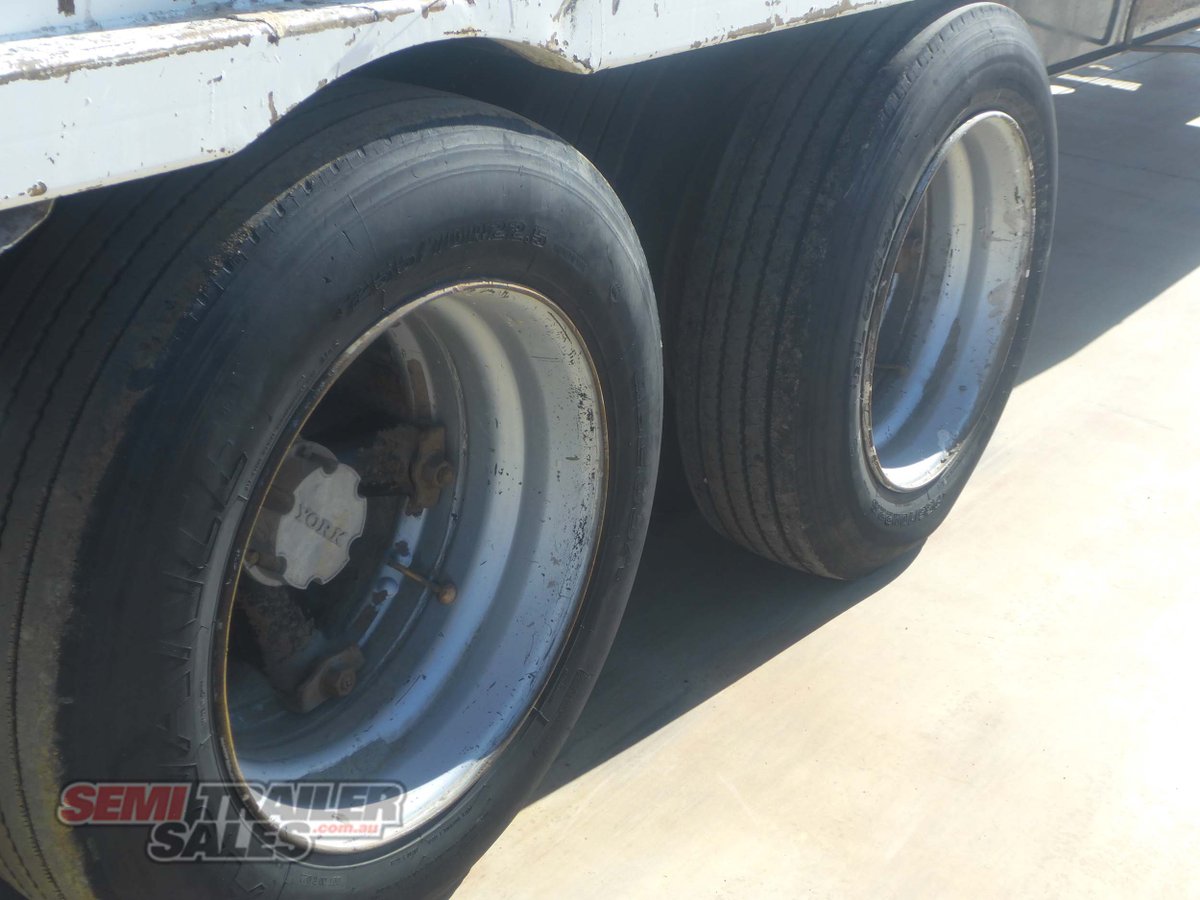 BOOMER WALKING FLOOR TRAILER
