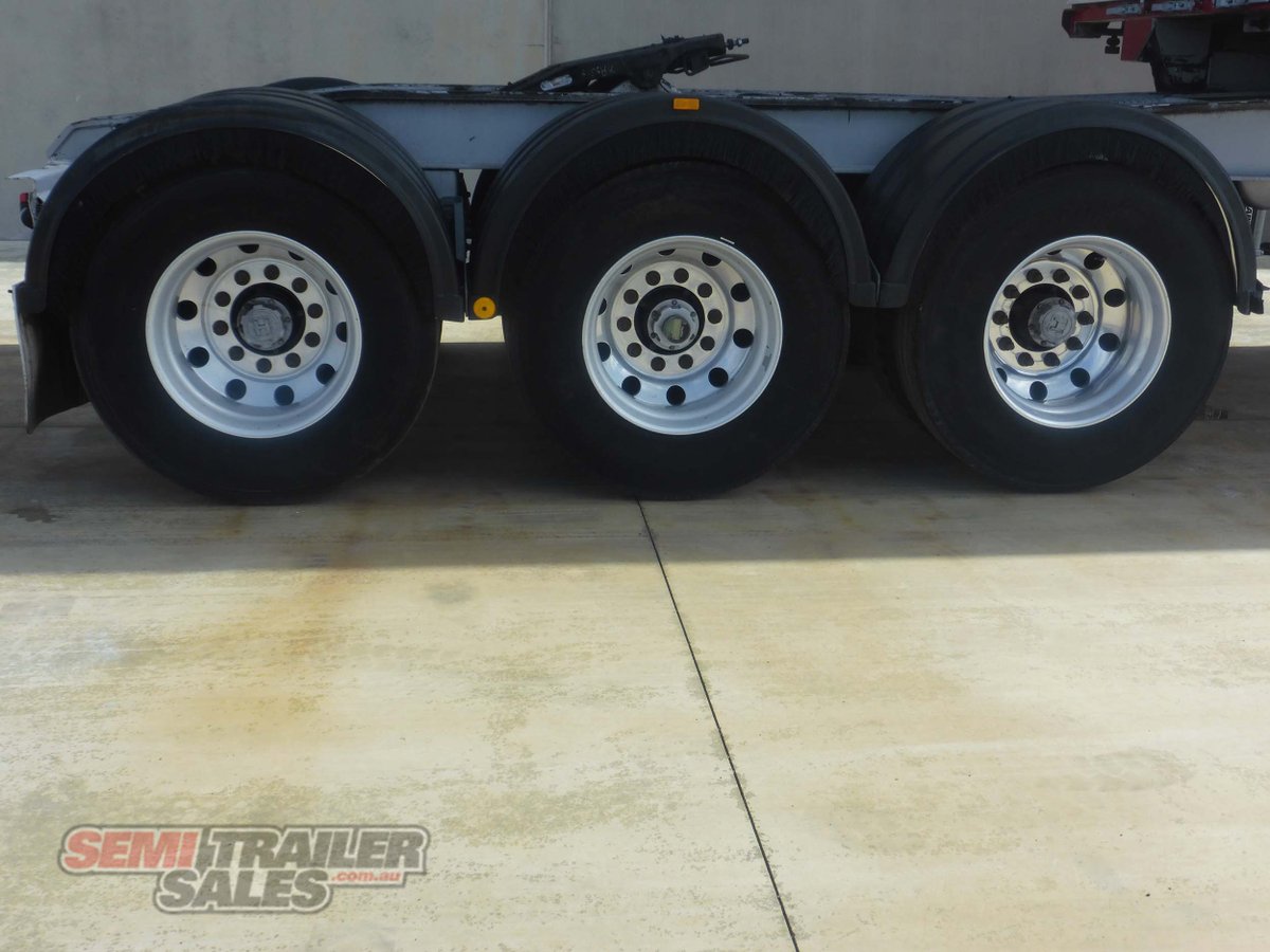 VAWDREY CURTAINSIDER TRAILER