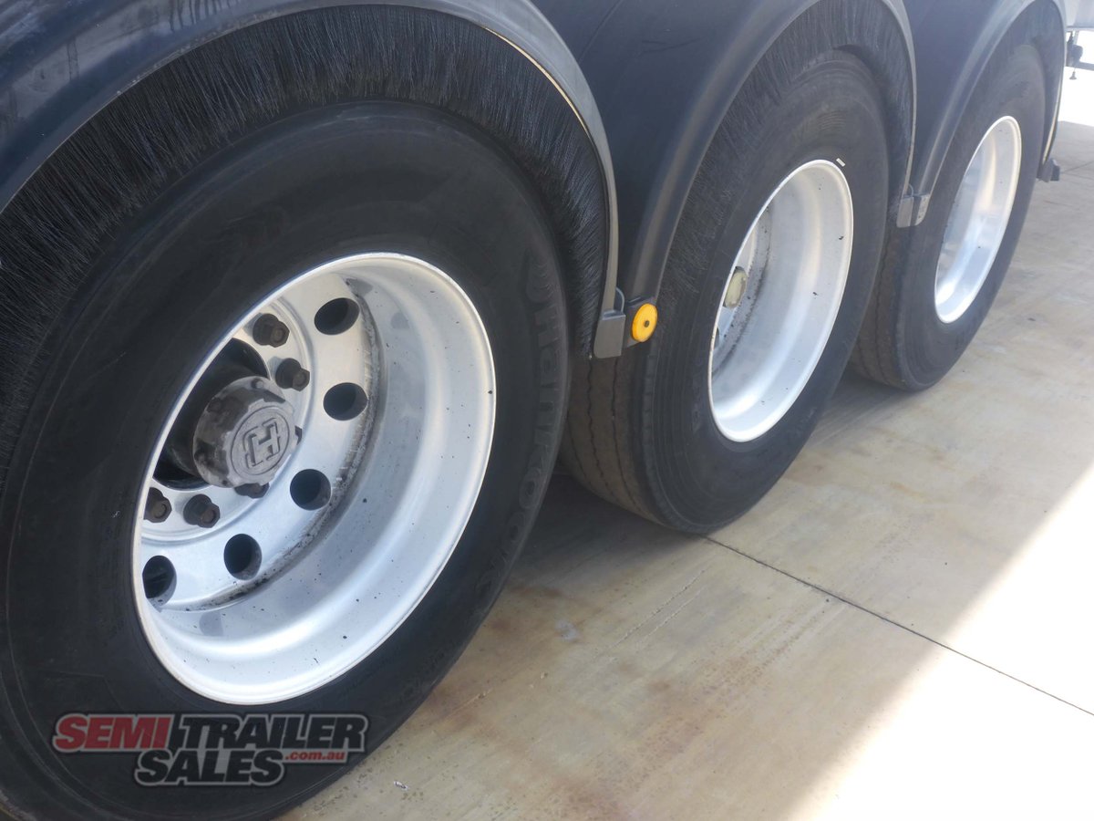 VAWDREY CURTAINSIDER TRAILER