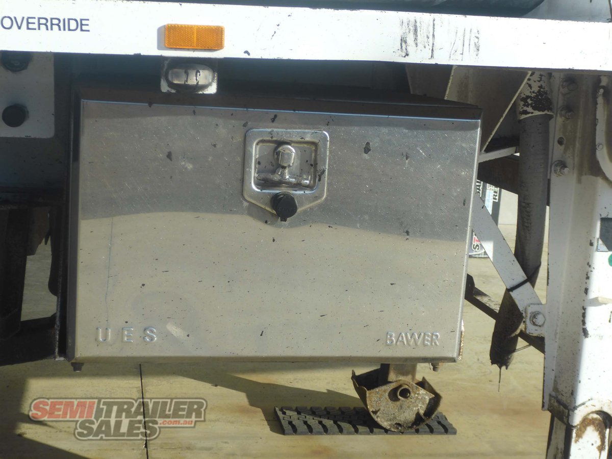 BOOMER WALKING FLOOR TRAILER
