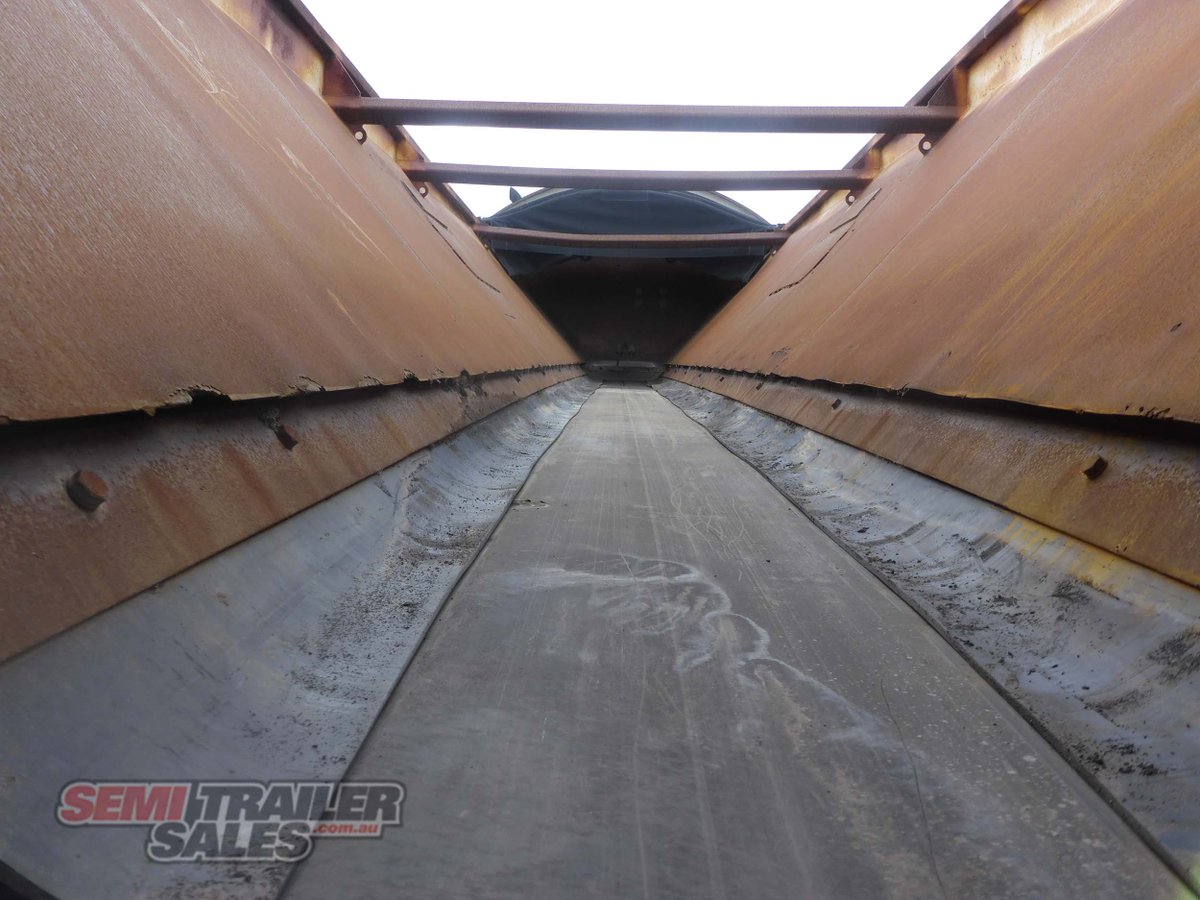BOOMER WALKING FLOOR TRAILER