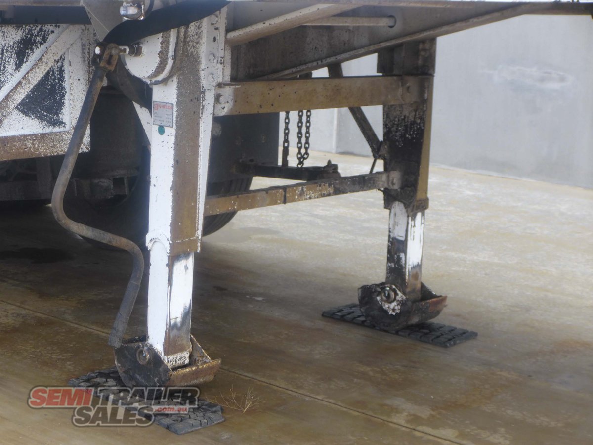 BOOMER WALKING FLOOR TRAILER