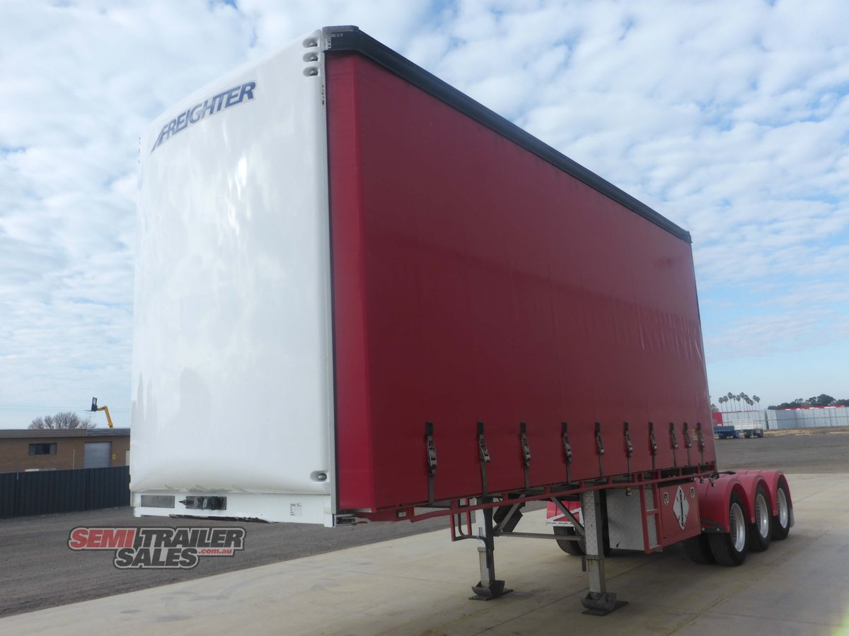 MAXITRANS CURTAINSIDER TRAILER