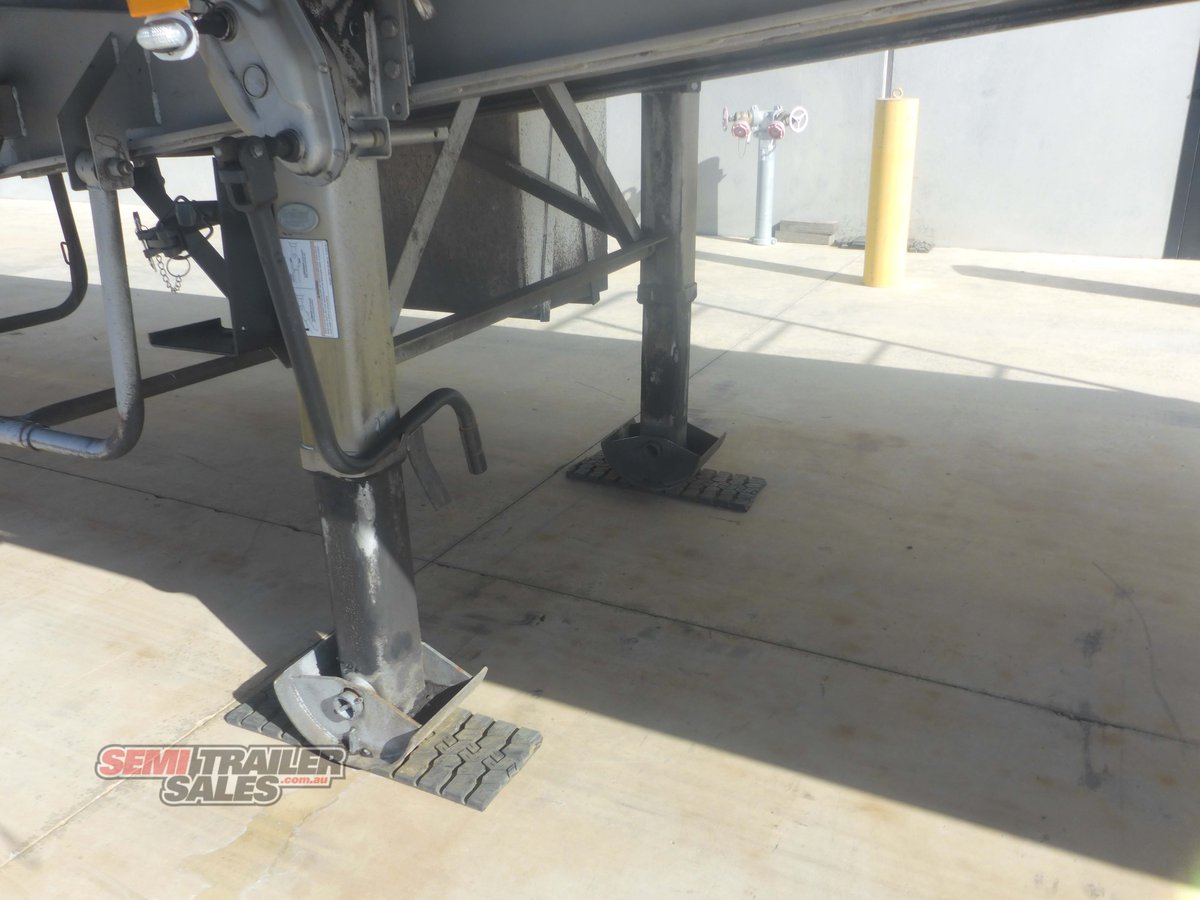 2002 MAXITRANS 22 PALLET FLAT TOP TRAILER - (RENTAL)