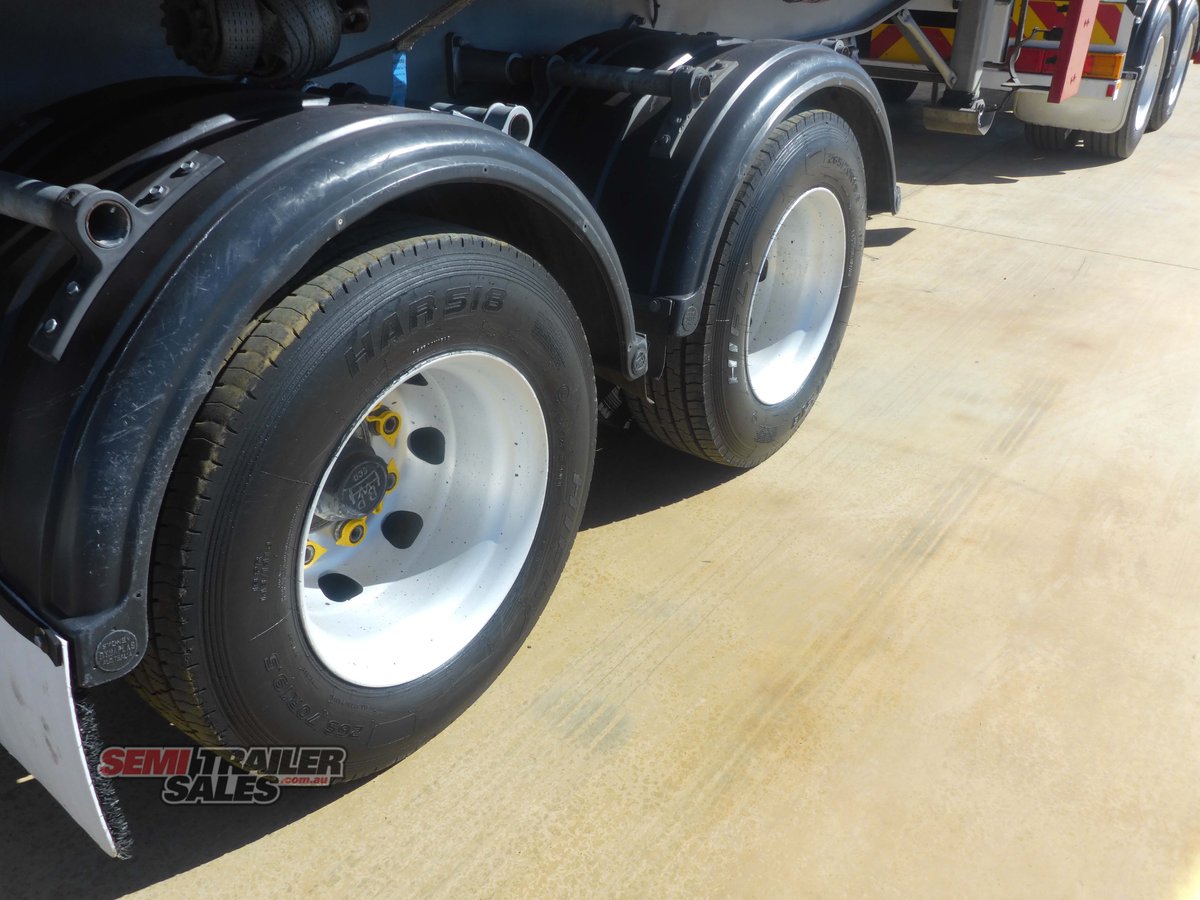 BARKER CURTAINSIDER TRAILER