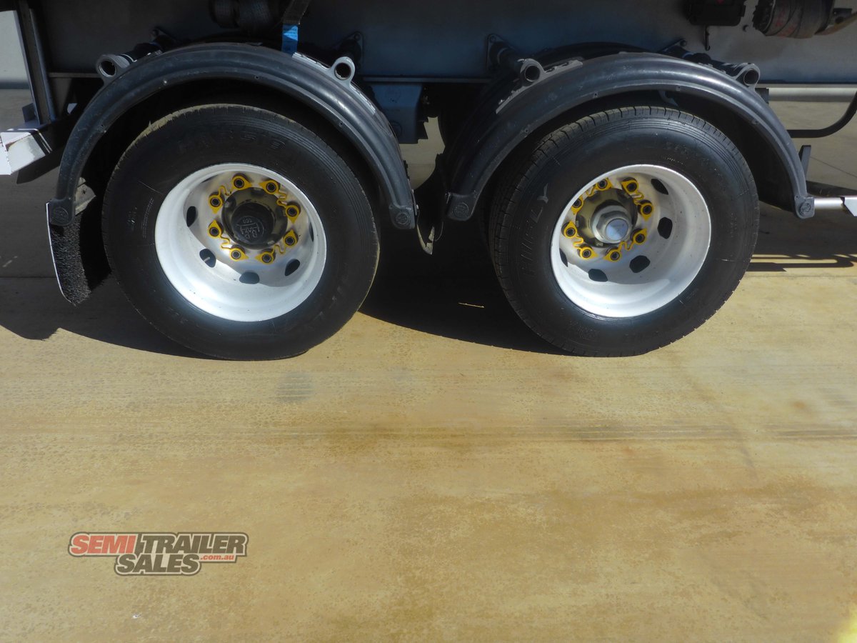 BARKER CURTAINSIDER TRAILER