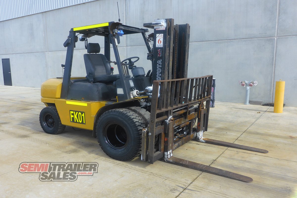 TOYOTA FORKLIFT 02-6FD40