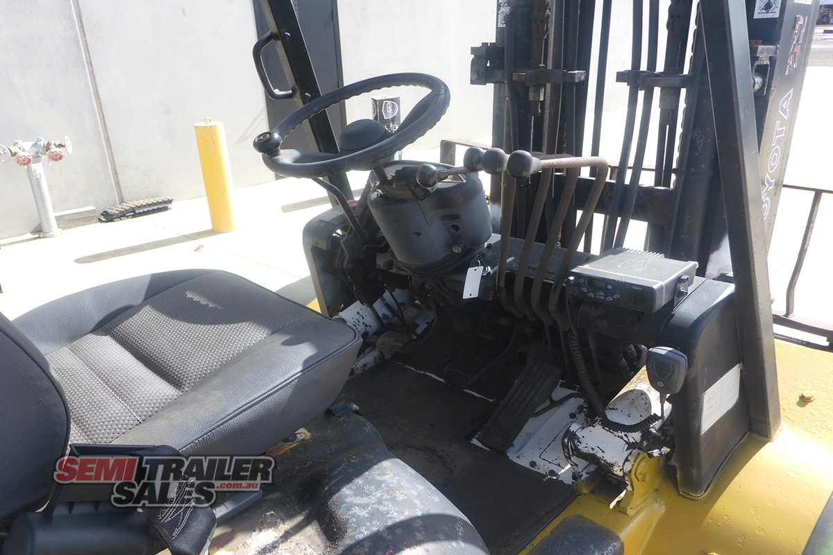 TOYOTA FORKLIFT 02-6FD40