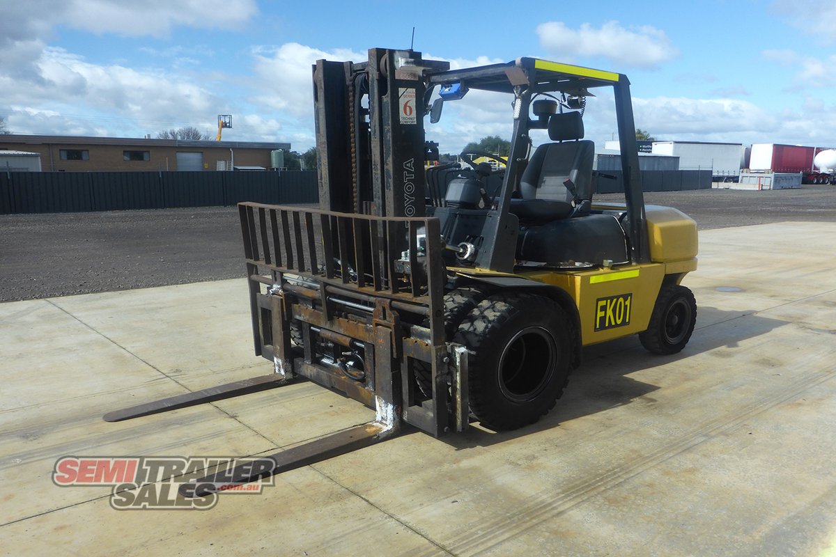 TOYOTA FORKLIFT 02-6FD40