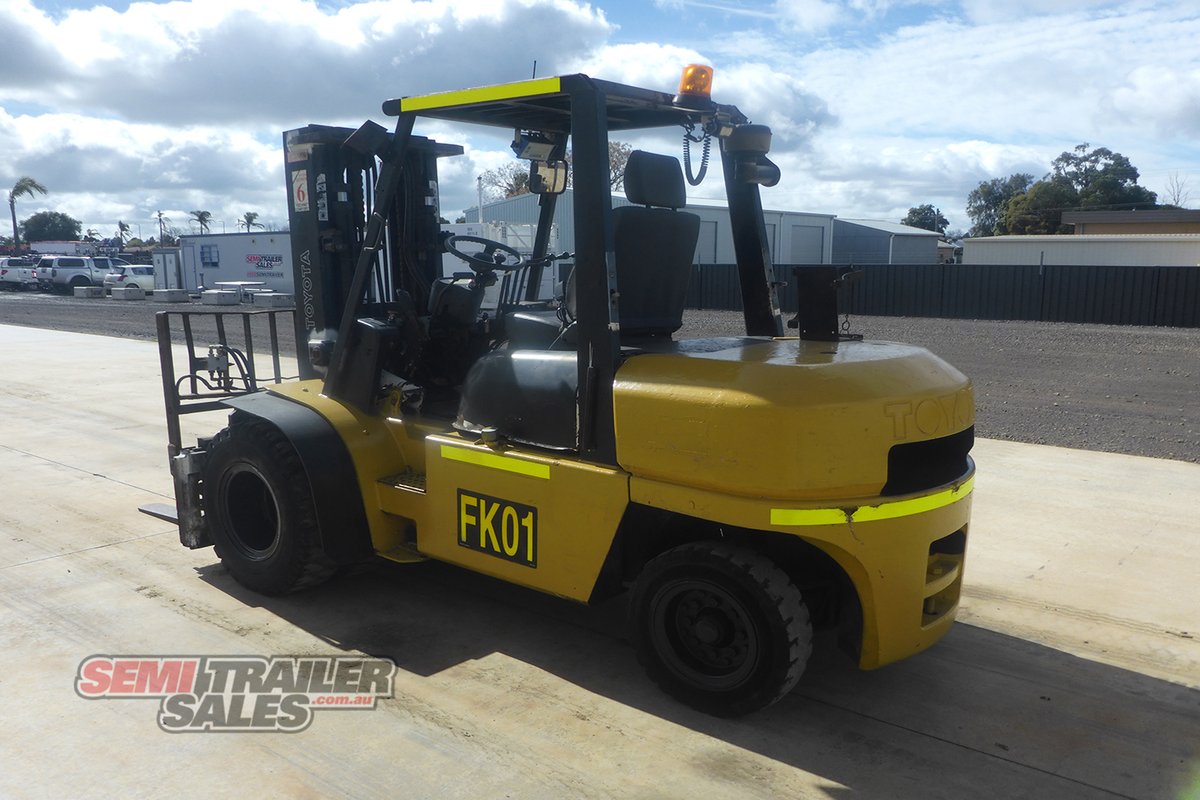 TOYOTA FORKLIFT 02-6FD40